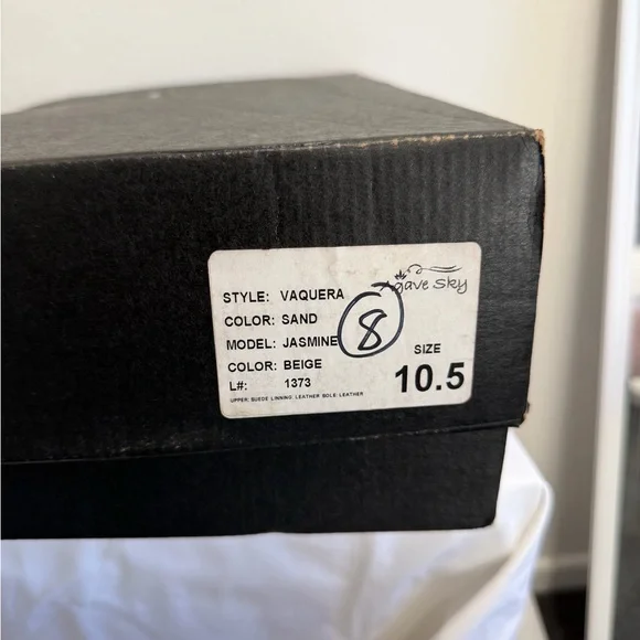 Elegant Suede and Floral Embroidered Caramel Heeled Boots NIB Size 10.5 - Picture 7 of 12